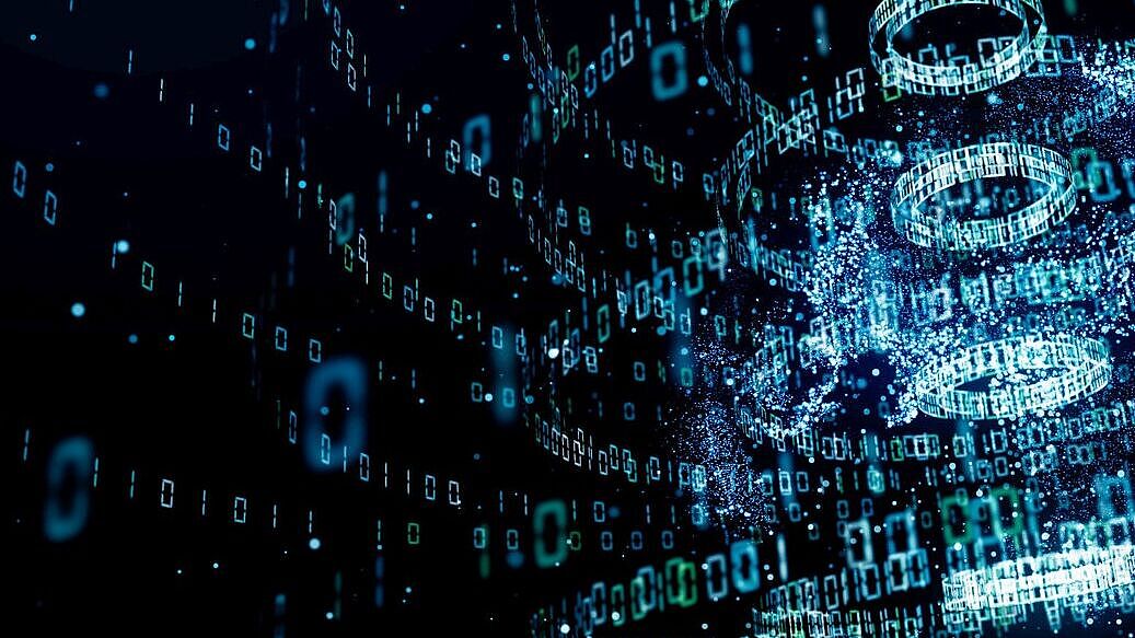 Symbolbild Software Symbolbild Software: Viele durcheinandergehende Stränge aus digitalen Einsen und Nullen.